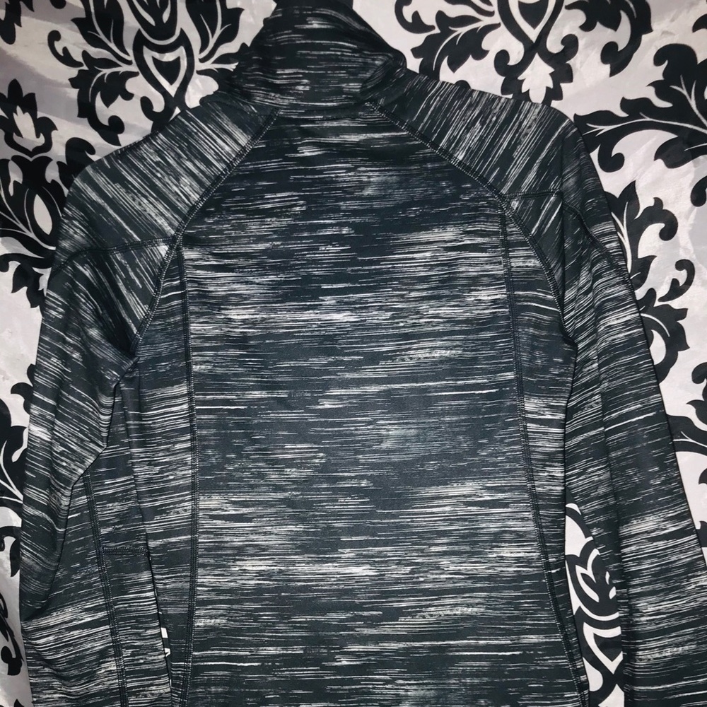 UnderArmour  *LIKE NEW* Cold Gear w/Thumbholes NWOT - Picture 5 of 6